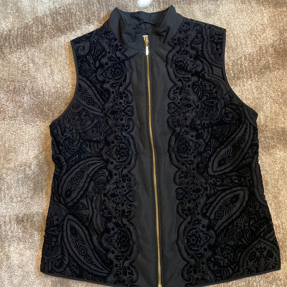 Charter Club Black with embossed velvet design full zip Vest Sz Medium